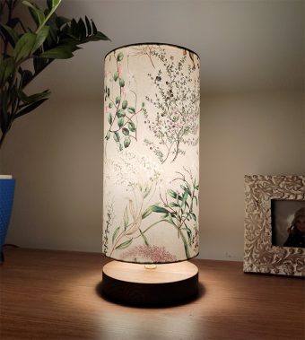 lampa nocna beżowa z abażurem kwiaty vintage