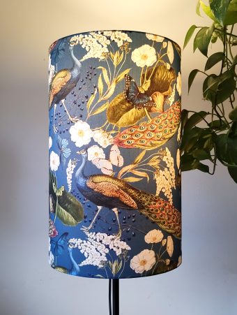abażur stylowy oryginalny pawie i kwiaty na niebieskim